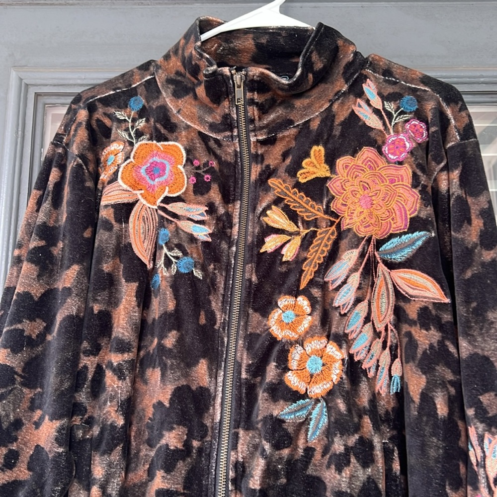 Johnny Was, leopard ,size large, velvet bomber jacket. - Picture 3 of 5